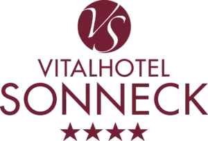Logo Vitalhotel Sonneck – 4‑Sterne Wellnesshotel, Schriftzug mit VS‑Emblem und vier Sternen.