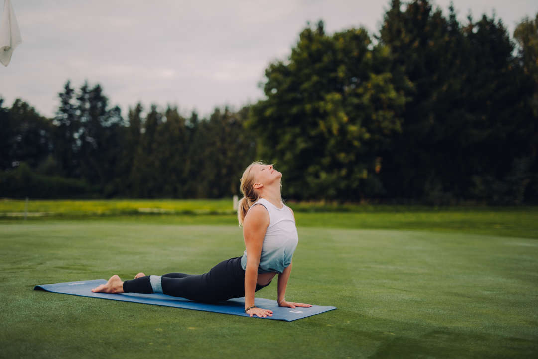 Featured image for “Mit Yoga fit für die neue Golfsaison 2026”